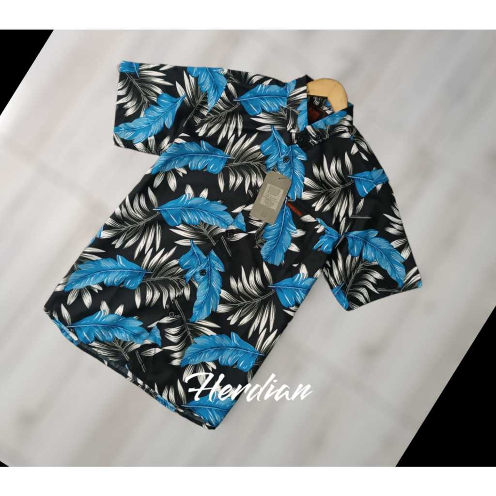 Kemeja Pria Motif Abstrak Casual Lengan Pendek Baju Distro
