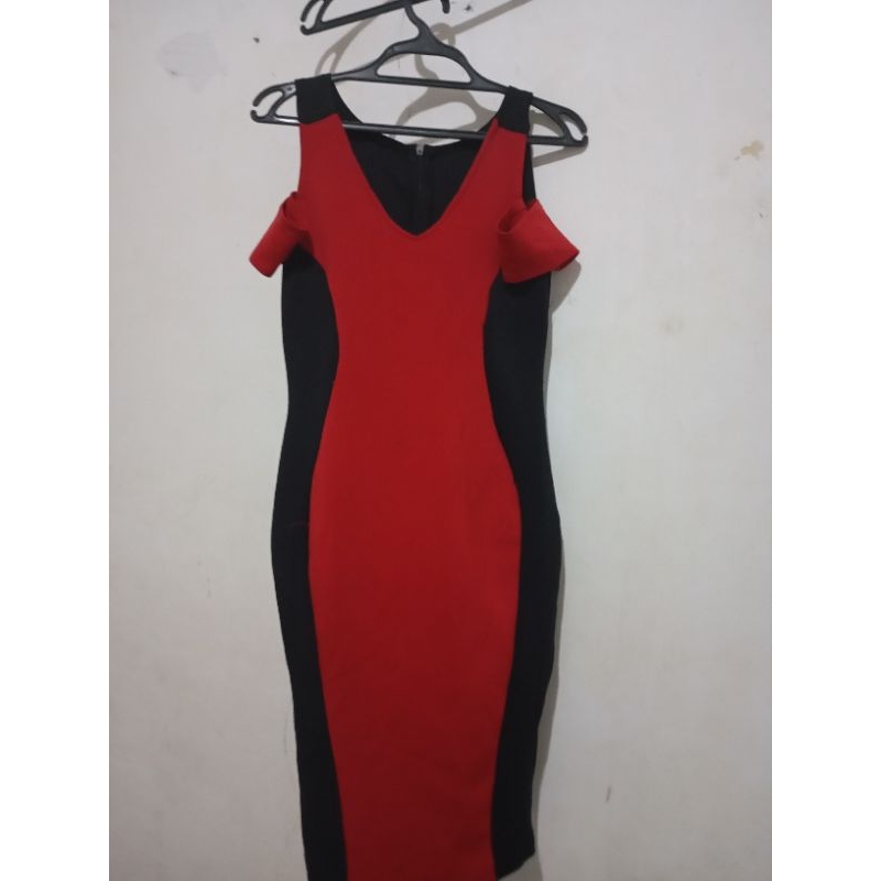 Baju penyanyi bekas masih bagus warna merah list hitam