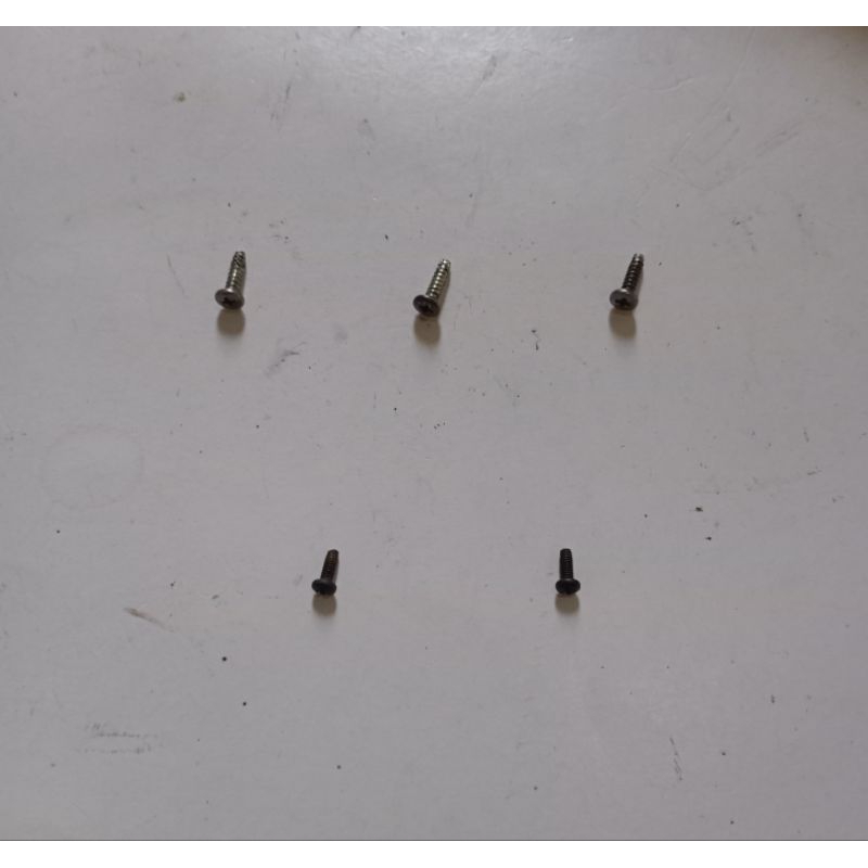 3 Baut Tatakan Blade + 2 Baut Saklar Untuk WAHL ORI Clipper