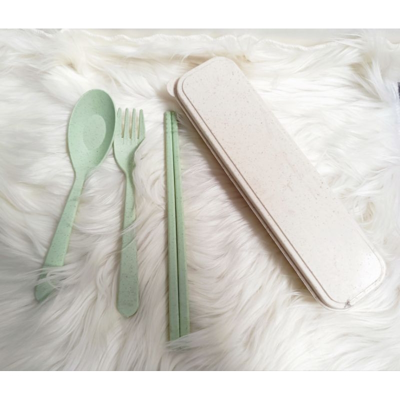 1Set Alat Makan / Set Alat Makan Gandum/ Alat Makan Plastik / Sendok Garpu Sumpit