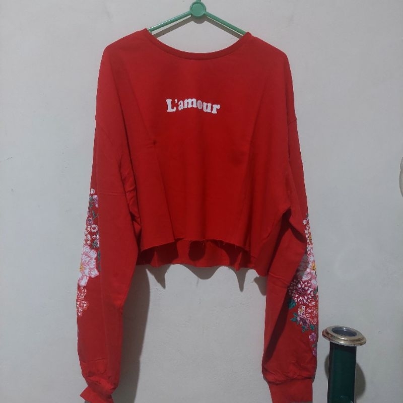 preloved h&m red crop sweatshirt floral