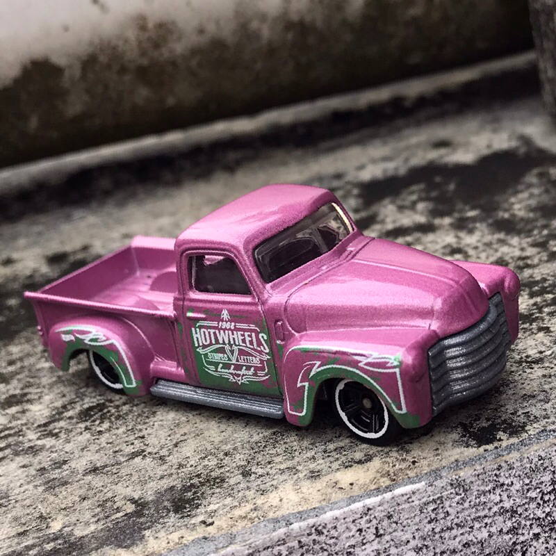 HOT WHEELS 52 CHEVY