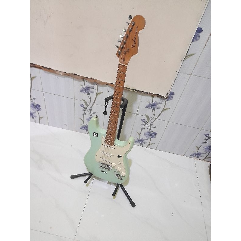 gitar listrik stratocaster