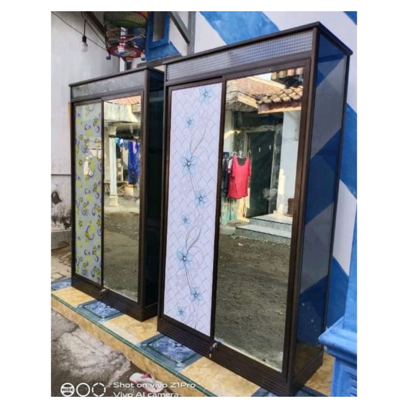 lemari alumunium kaca