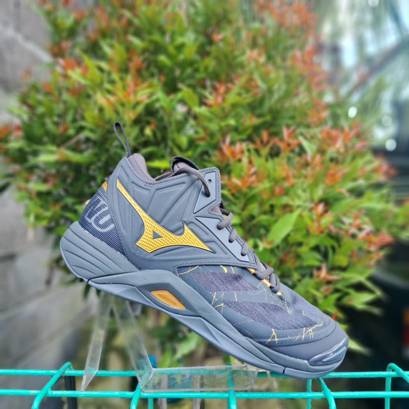 Sepatu volley mizuno Wave Momentum2 Mid original