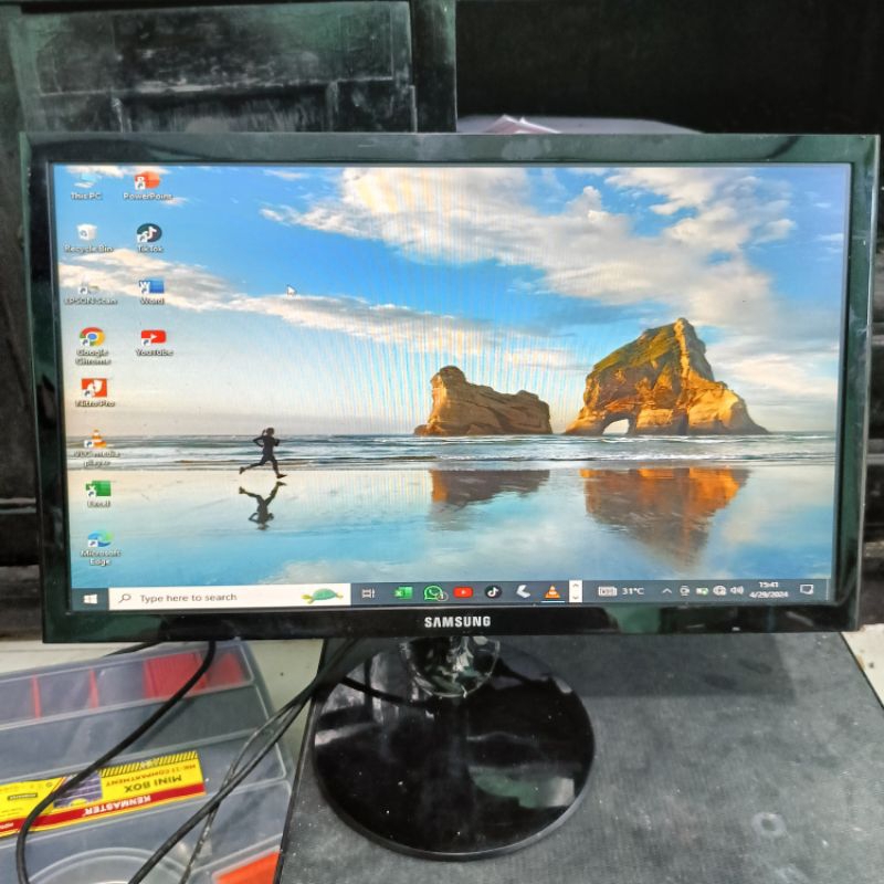 Monitor 19 inch Bekas