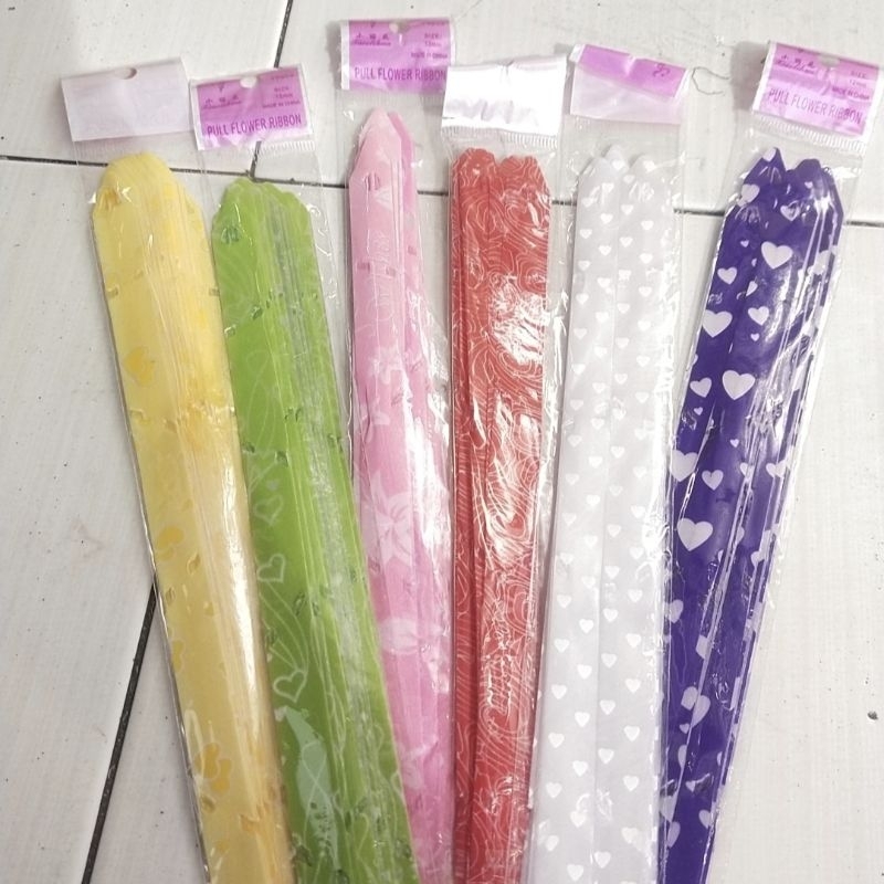 

COD ( 100 pcs ) pita sovenir siap pakai / pita tempel / pita kado / pita serut uk 1cm