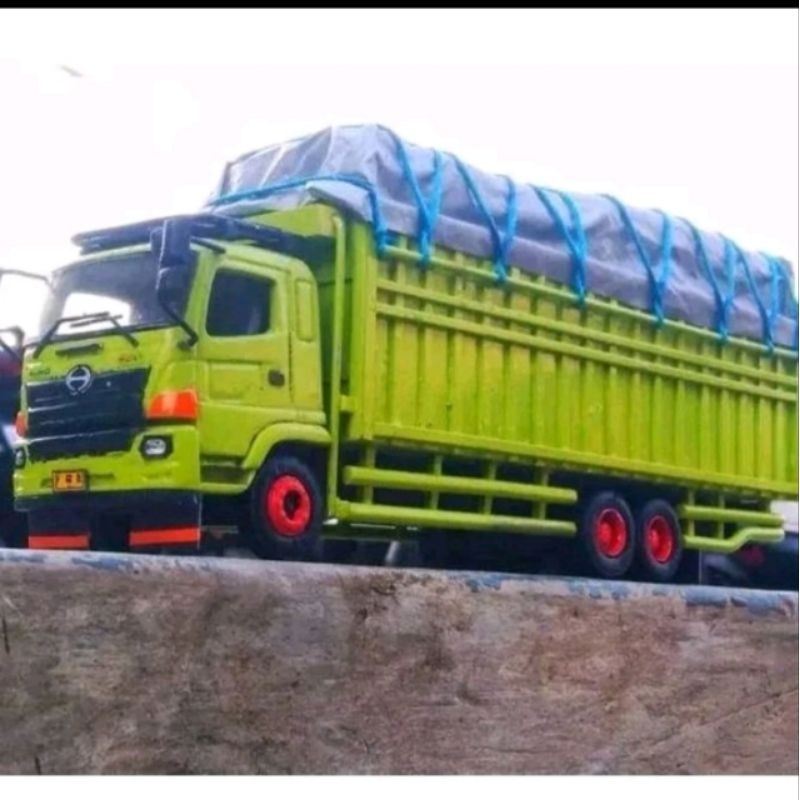 mainan anak mobil truk tronton hino remot control batre cash full lampu Leed kelap kelip sudah bisa 