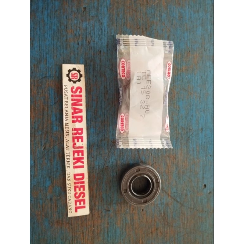 Oil Seal TC 15 x 32 x 7 Oil Seal TC 15 32 7 Oil Seal 15x32x7 NOK