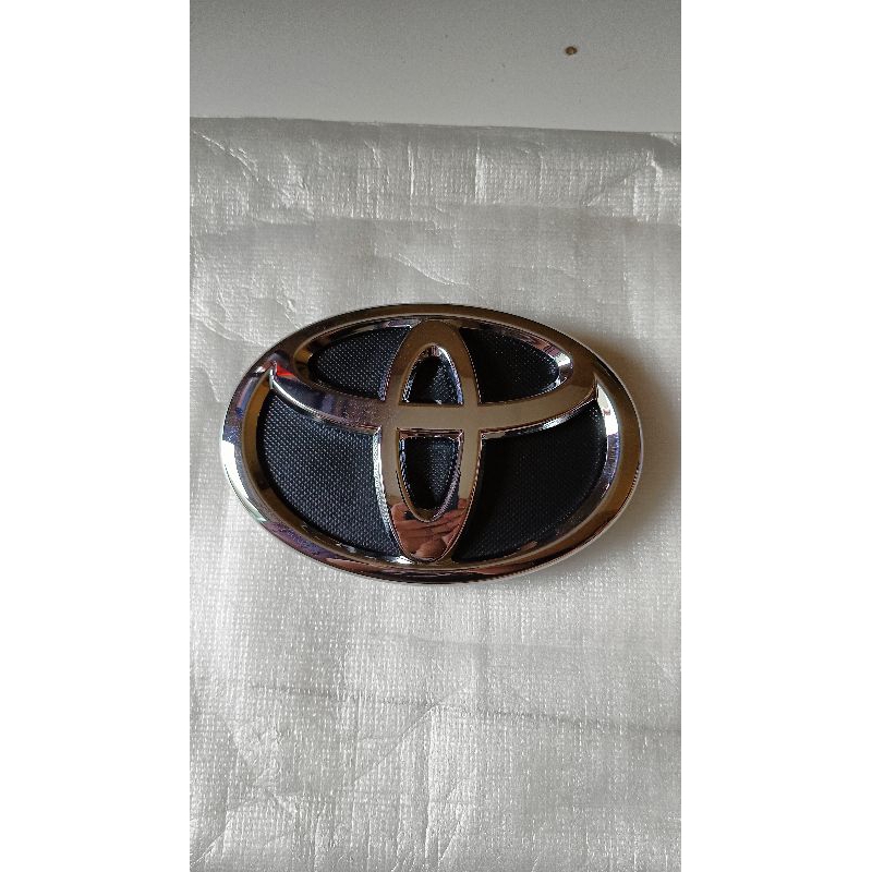 emblem logo gril Fortuner vrz 2016 up, original