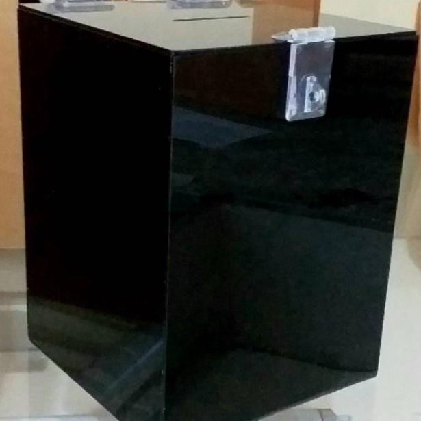 

Kotak Saran Akrilik Hitam 2mm ART X2A9