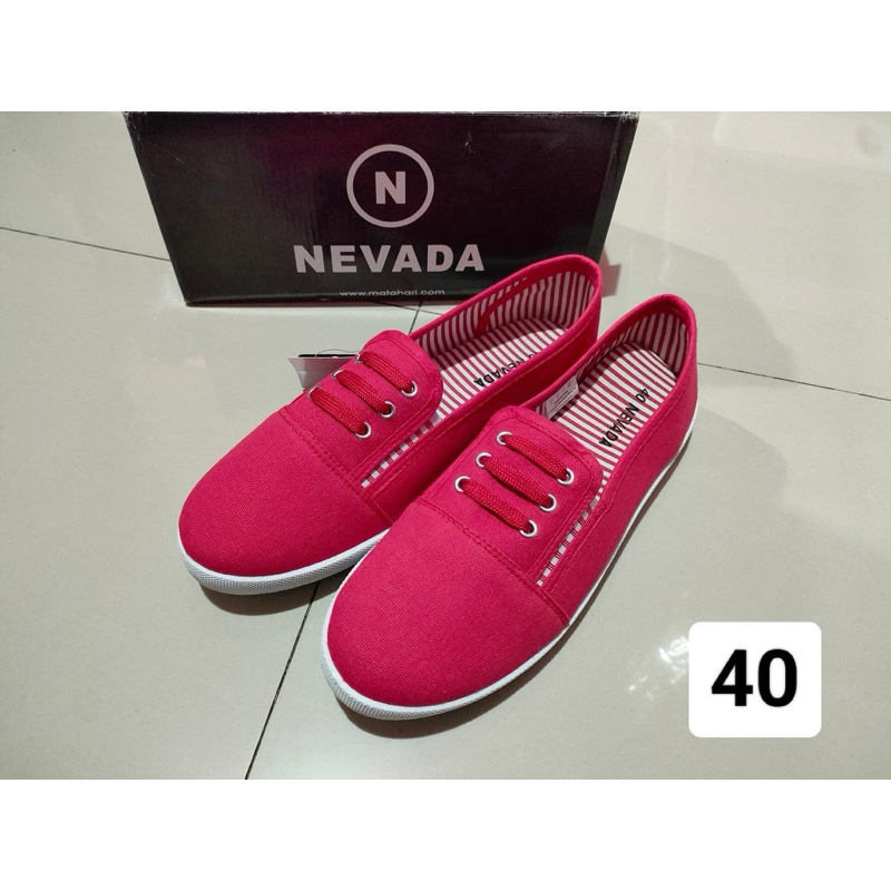 Sepatu Wanita Slip on Kanvas Nevada
