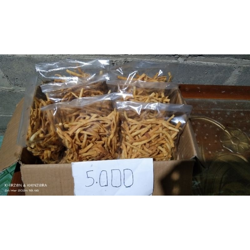 

130 gram stik bawang gurih