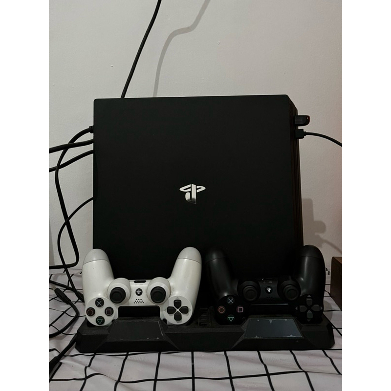 Preloved PS 4 Pro Hen 1 TB Full Game, CFW 9.00 + Stik 3 + 1 Hardisk 1 TB Full Game (Siap Install)
