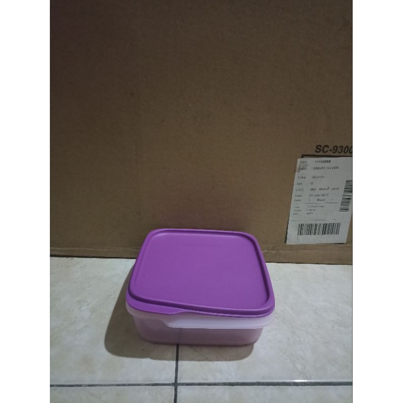 Tempat makanan Tupperware