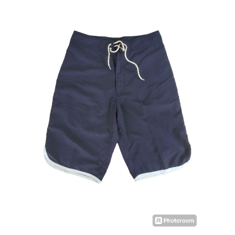 Celana pendek Converse