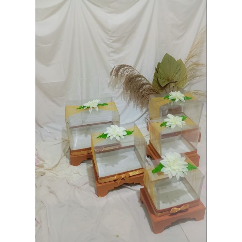 

Kotak Hantaran Mika Premium Model Panggung 1 Set Isi 5