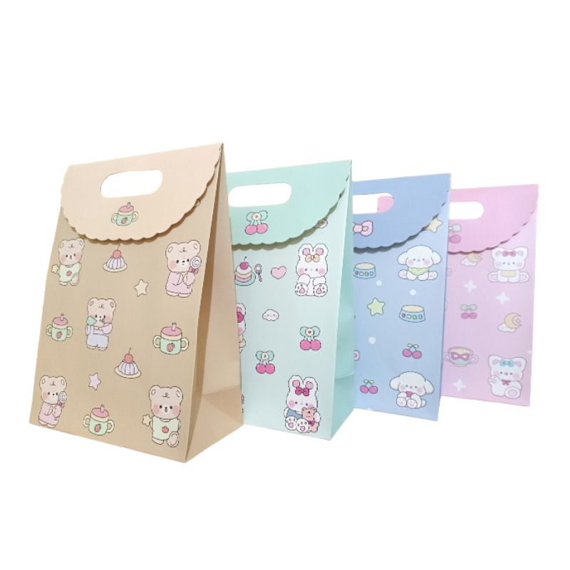 

Paper bag tutup kado ulang tahun, souvenir dll. paper bag lucu | paper bag motif. Ukuran 26,5x19cm