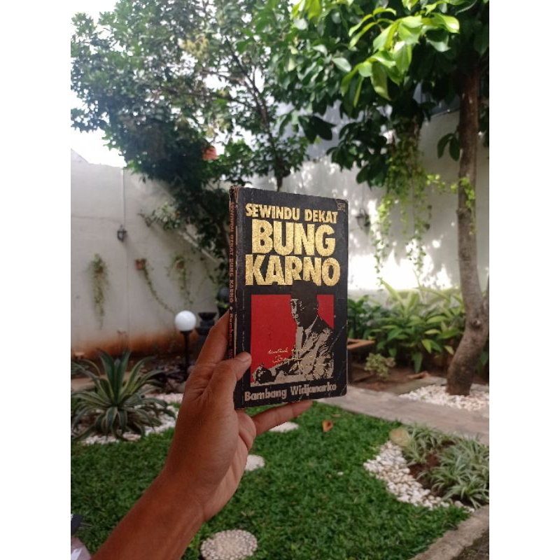 Buku Lawas> Sewindu Dekat Bung Karno