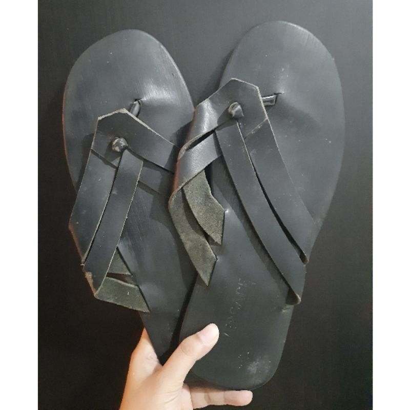 Preloved - Sandal jepit kulit size 42 Versace untuk pria & tas slingbag