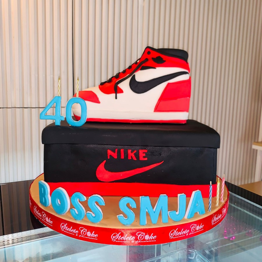 

Kue Ulang Tahun / Birthday Cake Tema Sepatu / Kue Ultah Costum