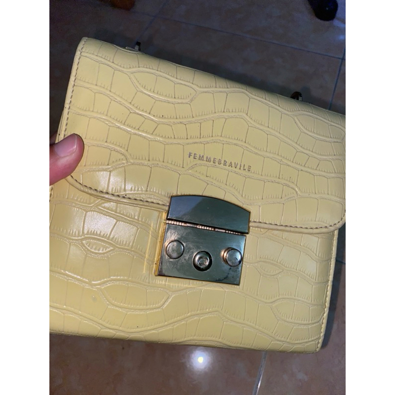 [PRELOVED] Slingbag / Tas Femmebravile