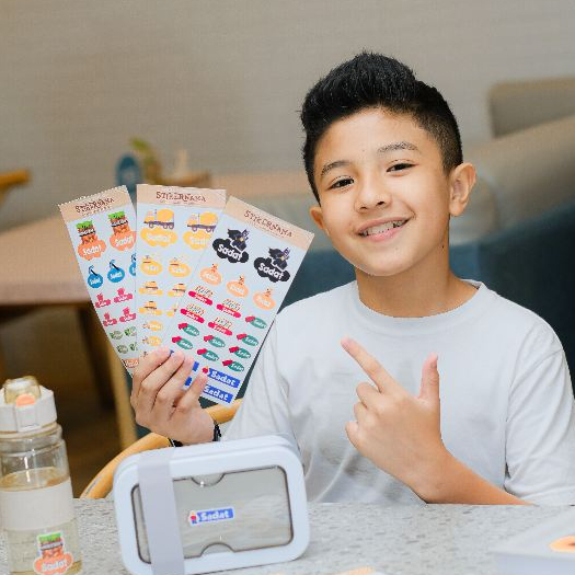 

Stiker Label Nama Anak Waterproof Awet Tahan Lama