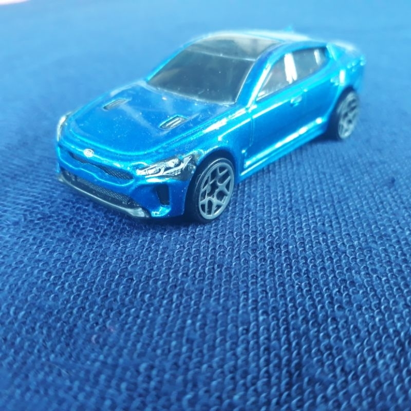 Diecast Loose Hot Wheels HW 19 KIA Stinger GT Biru