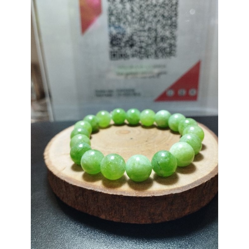 Gelang giok hijau muda