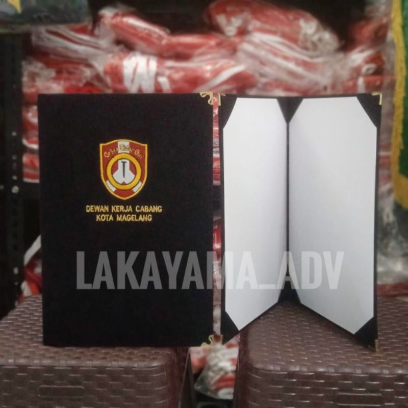 

map beludru custom logo proses bordir