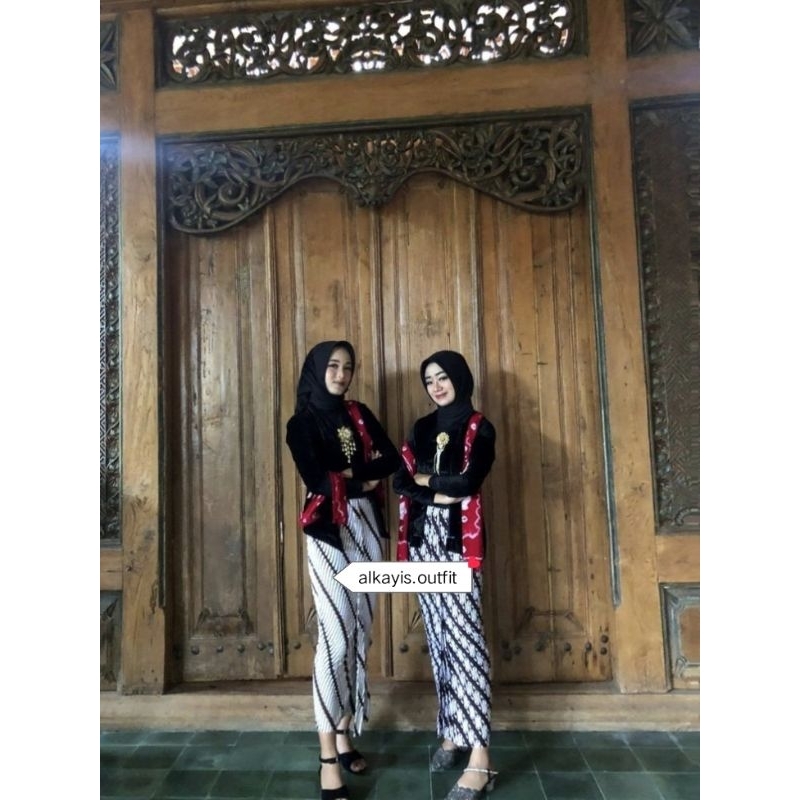 KEBAYA KUTUBARU BLUDRU WARNA HITAM