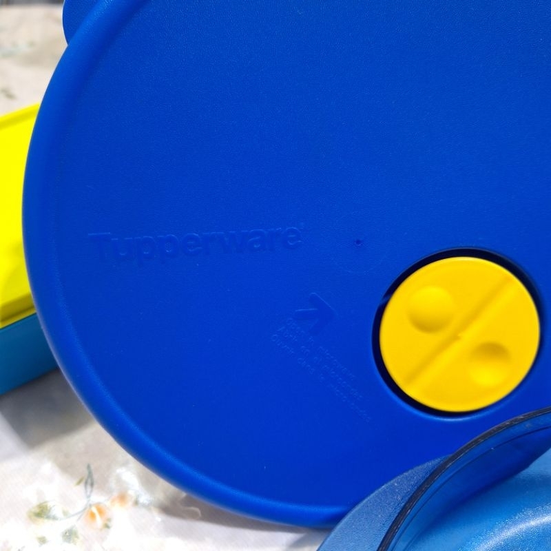 Tempat Makan Tupperware Bulat Sekat 2 - Kotak Makan Biru Tua - Lunch Box Sekat Dua - Kotak Makan Sec