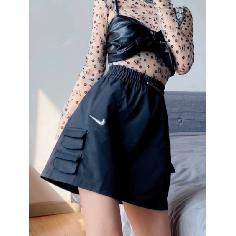 Rok Celana Nike, Bahan Parasut