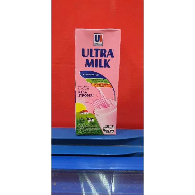 

Ultra Milk Susu UHT Rasa Stroberi 200ml