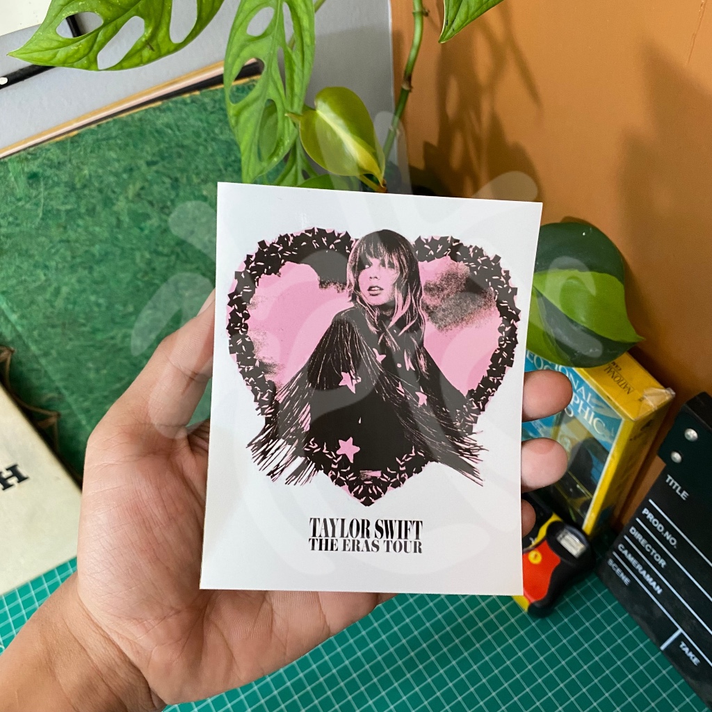

stiker taylor swift / stiker poster / sticker aesthetic / sticker tumblr / stiker premium / stiker hp / stiker laptop / stiker helm / stiker tahan air