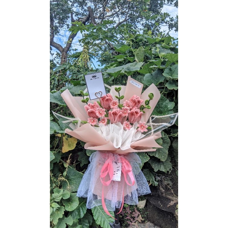 

BUKET BUNGA KAWAT BULU/BUKET WISUDA/BUKET VALENTINE/BUKET ULANG TAHUN/BUKET HARI GURU