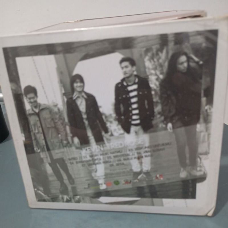 cd kevin and red roses