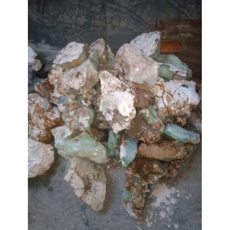 Rough bahan bongkahan batu natural giok bau bau giok Morowali chrysoprase per KG