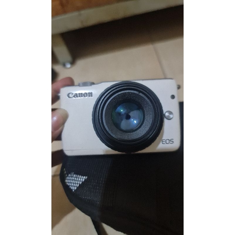 Canon M10 mirrorless