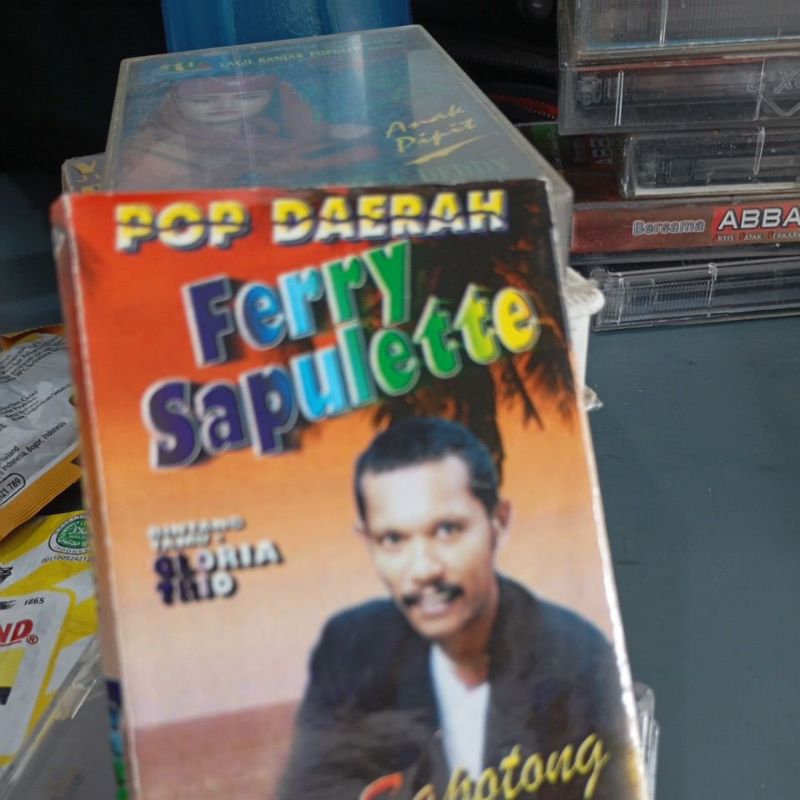 kaset pop daerah ferry sapulete
