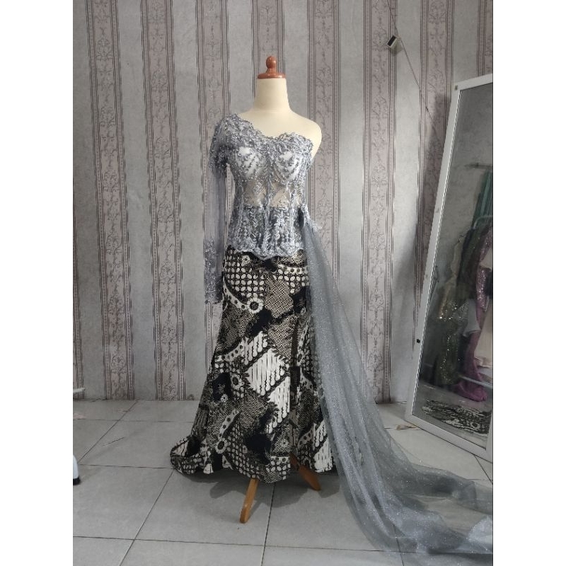 kebaya batik modern / baju wisuda / dress penyanyi singer