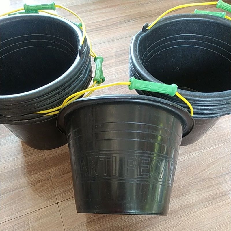 Ember hitam ukuran 18 tulisan ANTI PECAH