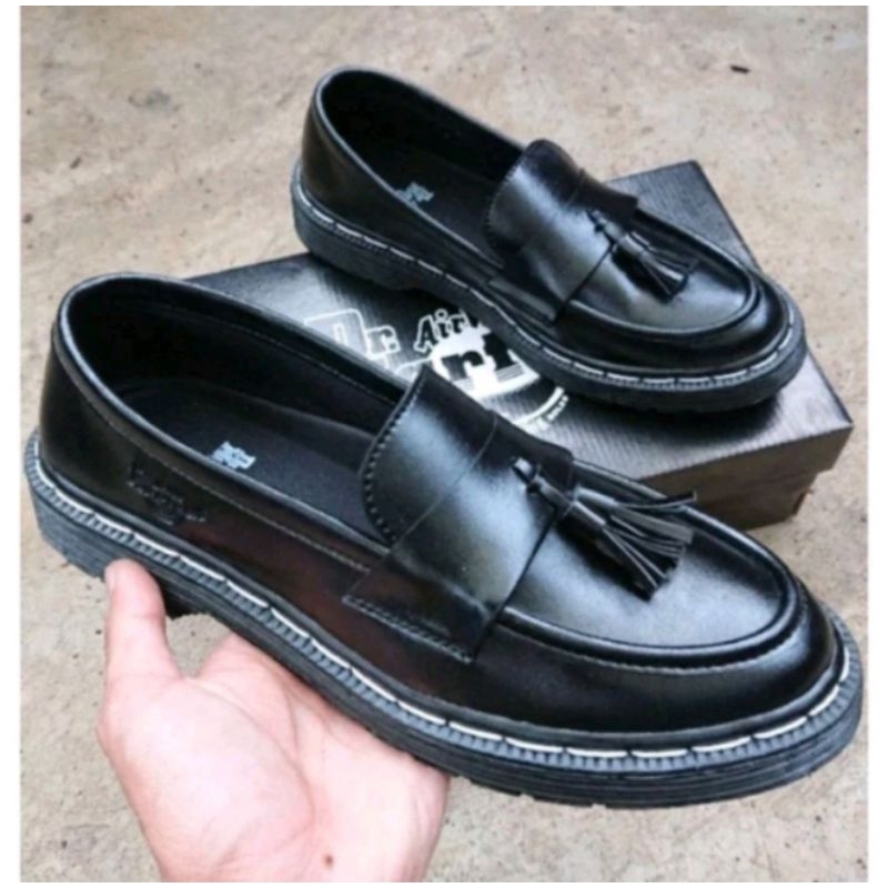 sepatu pria loafers Dr martin,sepatu, formal,casual,slip on keren