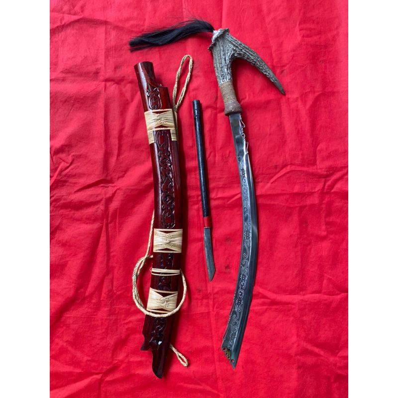 MANDAU TANDUK BAJA PUTIH KHAS DAYAK KALIMANTAN