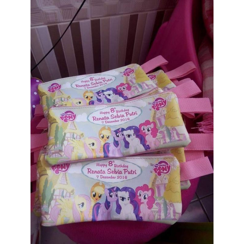 

SOUVENIR PENSIL CASE DOMPET PENSIL SOUVENIR TEMPAT PENSIL