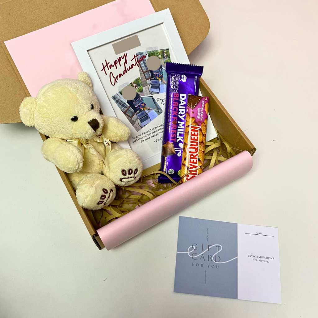 

HAMPERS/GIFTBOX/KADO/GIFT ULANG TAHUN WISUDA BIRTHDAY PERNIKAHAN CEWEK COWOK TERMURAH