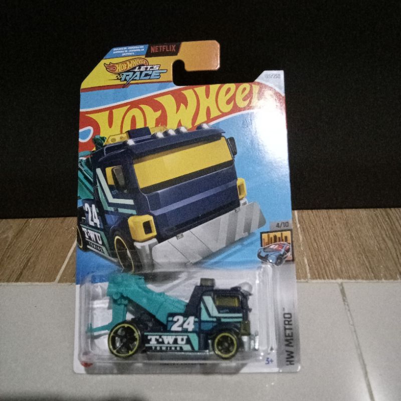 heavy hitcher hotwheels biru towing metro