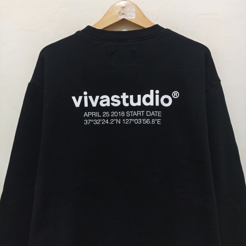 Crewneck Vivastudio Hitam Backprint
