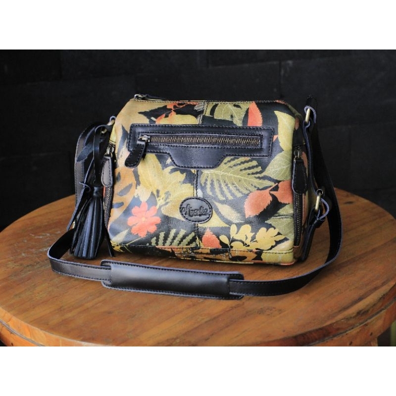 Tas slempang WANITA " Daisy"  Anantio asli kulit. / ECOPRINT