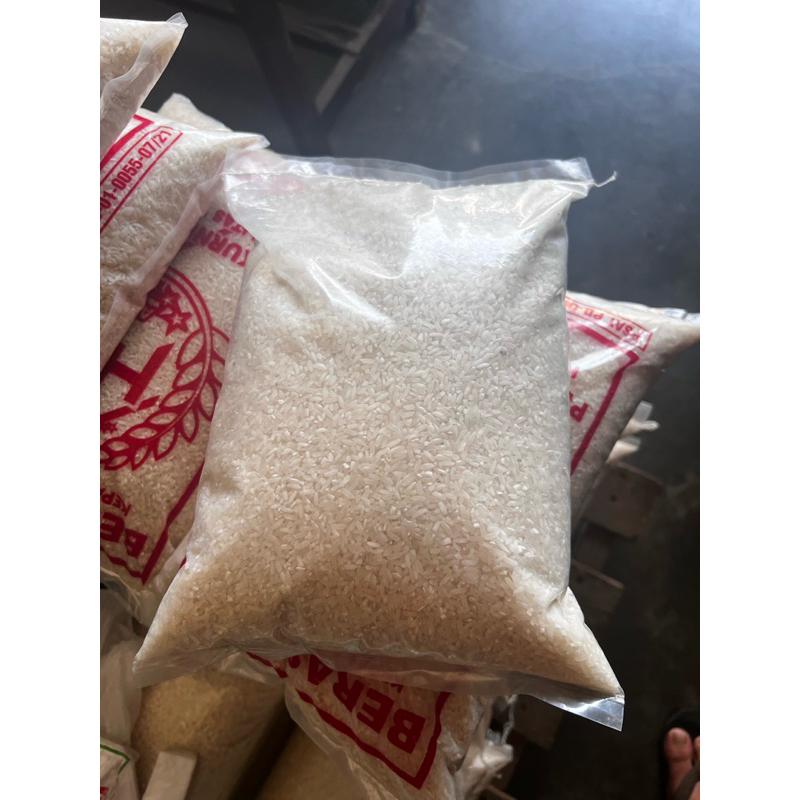 

BERAS CIANJUR SETRA RAMOS PREMIUM 3KG. PULEN DAN WANGI